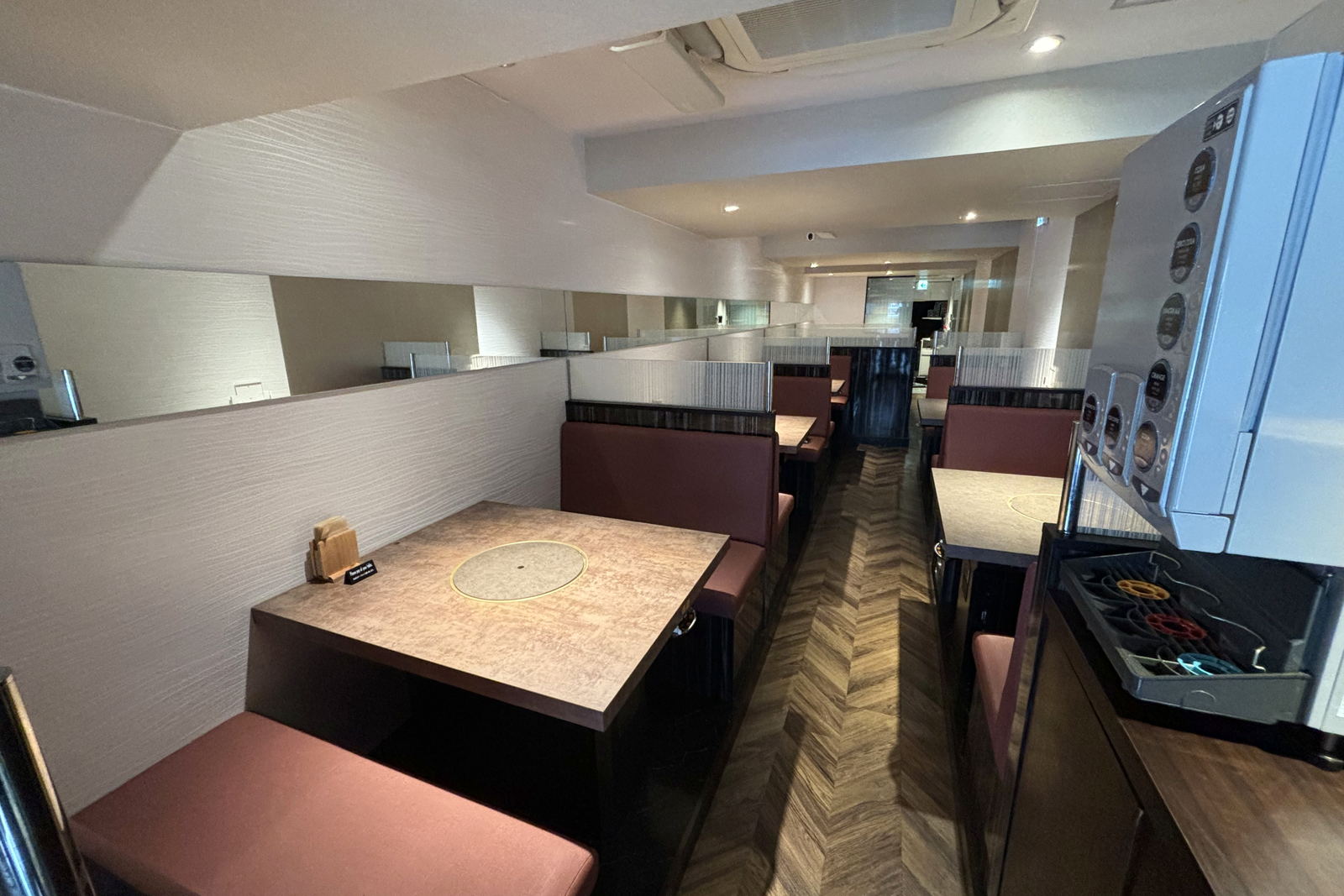 Nipponbashi — Booth seating
